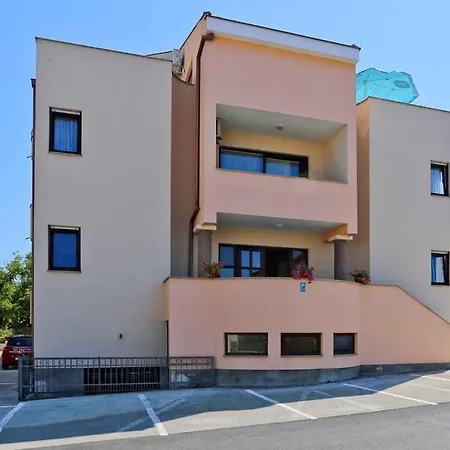 Apartment In Ii Zadar